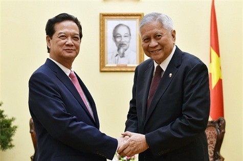 Pemerintah Vietnam selalu menciptakan syarat kepada badan-badan usaha Filipina untuk melakukan investasi dan bisnis secara efektif di Vietnam - ảnh 1