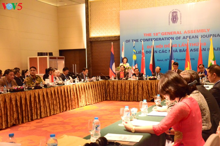Pembukaan sidang ke-18 Majelis Umum Konfederasi Wartawan ASEAN - ảnh 9
