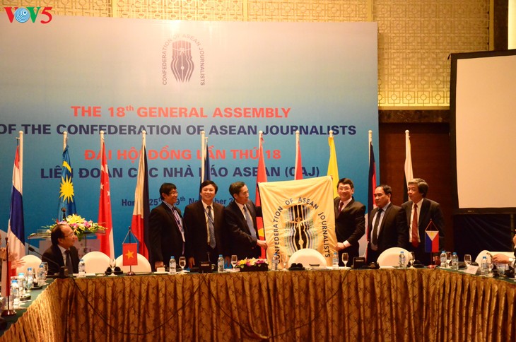Pembukaan sidang ke-18 Majelis Umum Konfederasi Wartawan ASEAN - ảnh 11