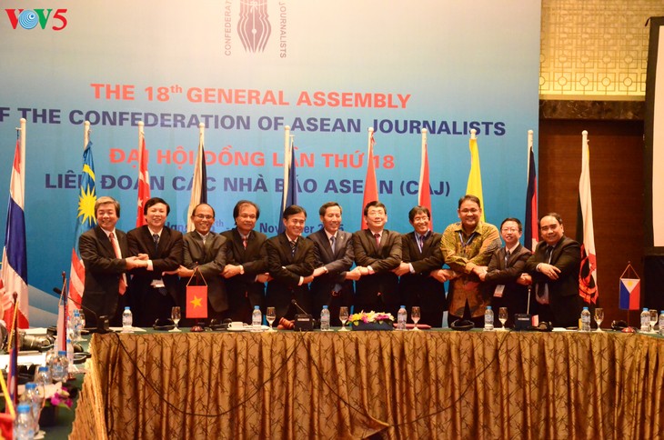 Pembukaan sidang ke-18 Majelis Umum Konfederasi Wartawan ASEAN - ảnh 15