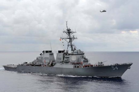 Kapal destroyer AS datang dekat pulau Tri Ton dari kepulauan Hoang Sa - ảnh 1
