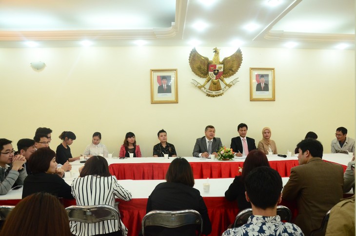 KBRI di Hanoi mengadakan pertemuan dengan para alumni Vietnam - ảnh 4