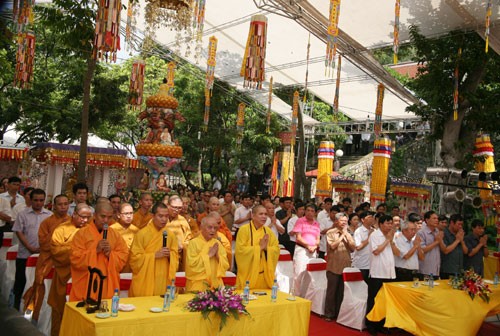 Mega upacara doa arwah para martir di pagoda Phat Tich Truc Lam Ban Gioc, propinsi Cao Bang  - ảnh 1