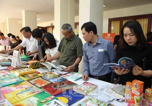 Bergelora aktivitas menyambut Hari Buku Vietnam yang ke-3 - ảnh 1