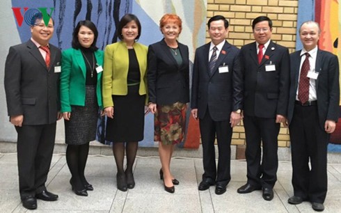 Delegasi Komisi Hukum MN Vietnam melakukan kunjungan kerja di Norwegia - ảnh 1