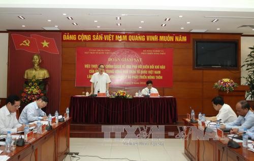 Front Tanah Air Vietnam berjalan-seperjalanan dengan Kementerian Pertanian dan Pengembangan Pedesaan dalam menghadapi perubahan iklim - ảnh 1