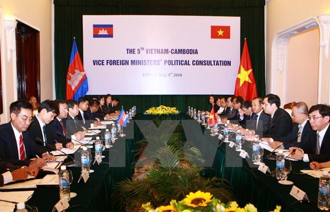 Konsultasi politik yang ke-5 tingkat Deputi Menlu Vietnam-Kamboja - ảnh 1