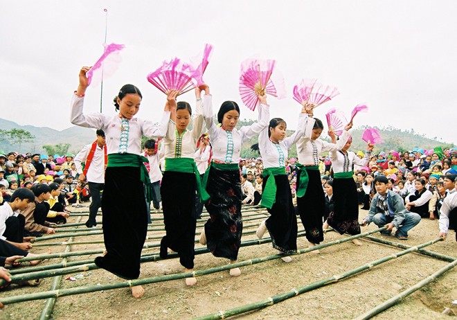 Pekerjaan pelestarian dan pengembangan tarian tradisional Vietnam - ảnh 1