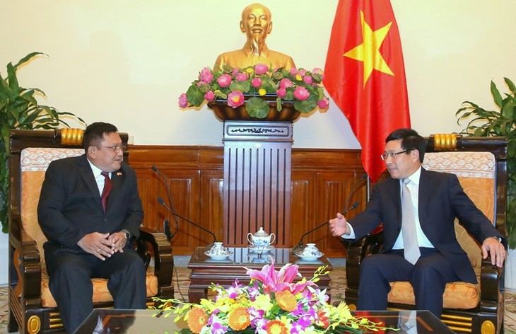 Deputi PM, Menlu Pham Binh Minh menerima Duta Besar Myanmar di Vietnam, Win Hlaing - ảnh 1