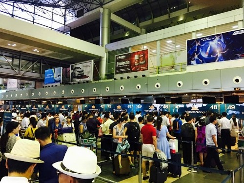 Mencegah secara tepat waktu insiden  penyebaran informasi palsu dari bandara-bandara Vietnam - ảnh 1