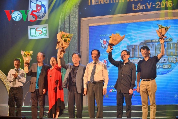 Babak semi final Festival Nasional ke-5 Nyanyian Para Wartawan Vietnam -tahun 2016 di kawasan Vietnam Utara - ảnh 1