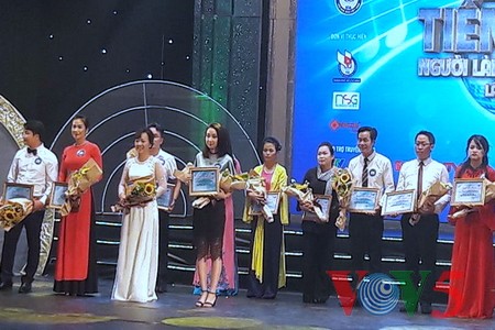 Babak semi final Festival Nasional ke-5 Nyanyian Para Wartawan Vietnam -tahun 2016 di kawasan Vietnam Utara - ảnh 7