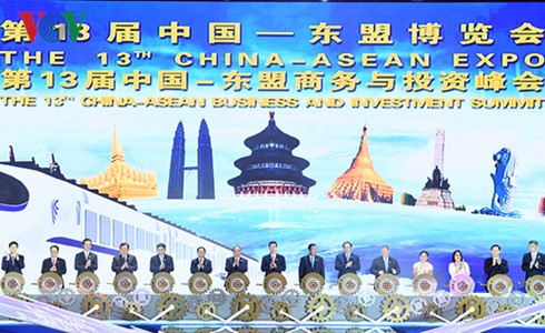 Menggunakan kesempatan untuk mengembangkan lebih lanjut lagi ekonomi- perdagangan Vietnam-Tiongkok - ảnh 1
