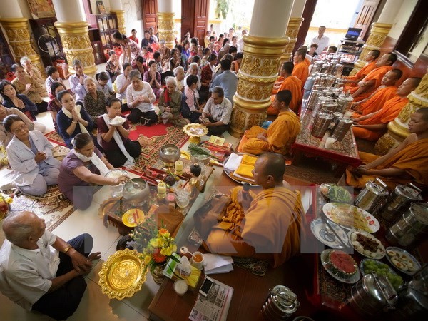 Propinsi Tra Vinh mengadakan pertemuan sehubungan dengan Pesta Sene Dolta dari warga etnis Khmer  - ảnh 1