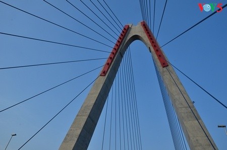 Kota Hanoi dan penggalan-penggalan jembatan  yang menyambungkan waktu - ảnh 12