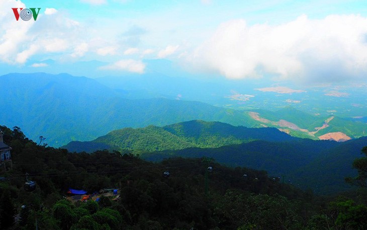 Ba Na Hills  menarik hati manusia karena  tempat-tempat rekreasi yang berkaliber internasional - ảnh 9