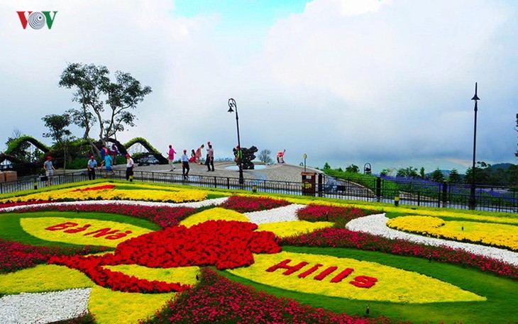 Ba Na Hills  menarik hati manusia karena  tempat-tempat rekreasi yang berkaliber internasional - ảnh 1