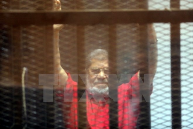 Mantan Presiden Mesir, Mohamed Morsi dijatuhi hukuman penjara 20 tahun - ảnh 1