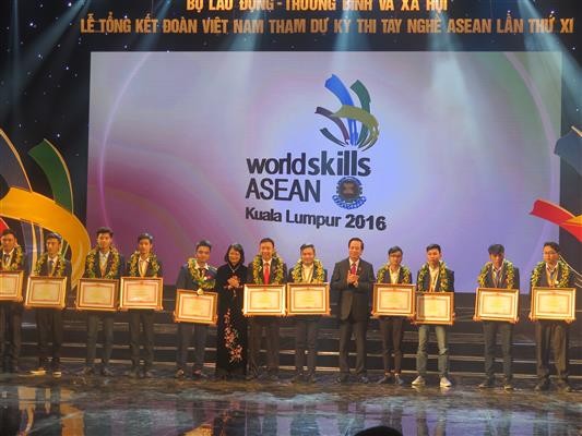 Acara evaluasi rombongan Vietnam yang ikut dalam Kompetisi ke-11 Ketrampilan ASEAN - ảnh 1