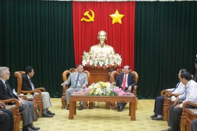 Badan  Pengarahan Daerah  Nam Bo Barat menerima Wali kota kota Riverside, AS - ảnh 1