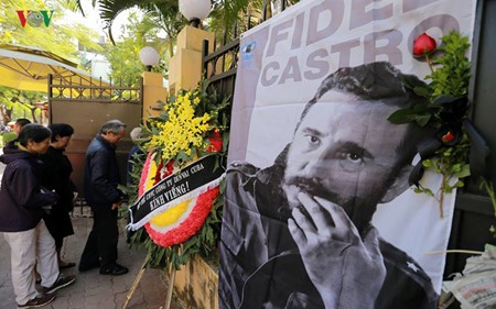 Pemimpin Partai, Negara dan Rakyat Vietnam melayat Almarhum Pemimpin Kuba, Fidel Castro - ảnh 9