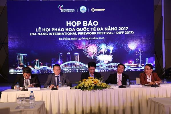 Festival kembang api internasional kota Da Nang 2017 akan menyerap kedatangan 2 juta wisatawan - ảnh 1