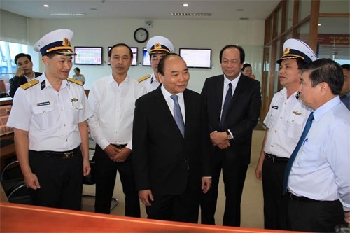 PM Nguyen Xuan Phuc  mengadakan temu kerja dengan Perusahaan Umum Tan Cang Sai Gon - ảnh 1