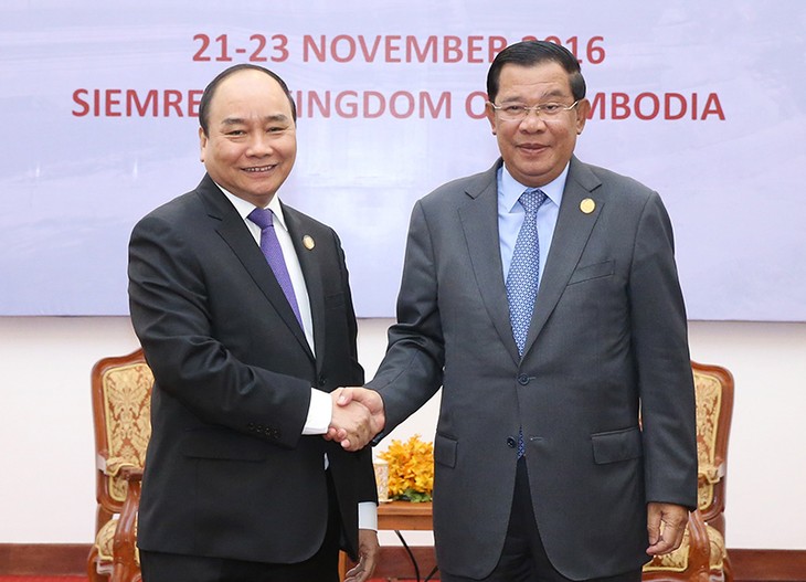 PM Kamboja melakukan kunjungan resmi di Vietnam - ảnh 1