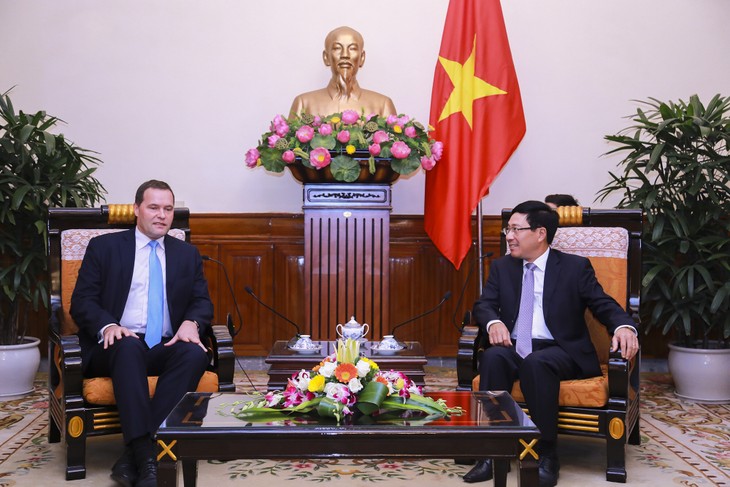 Deputi PM, Menlu Vietnam, Pham Binh Minh menerima Dubes Republik Czech sehubungan dengan akhir masa baktinya - ảnh 1