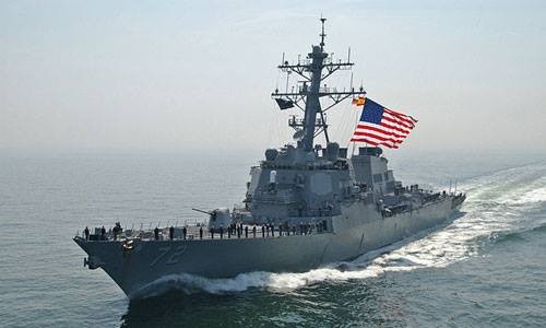 Angkatan Laut AS melepaskan tembakan peringatan terhadap kapal Iran - ảnh 1