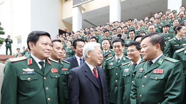 Sekjen Nguyen Phu Trong mengunjungi dan mengucapkan selamat Hari Raya Tet di Markas Komando Tentara Perbatasan - ảnh 1