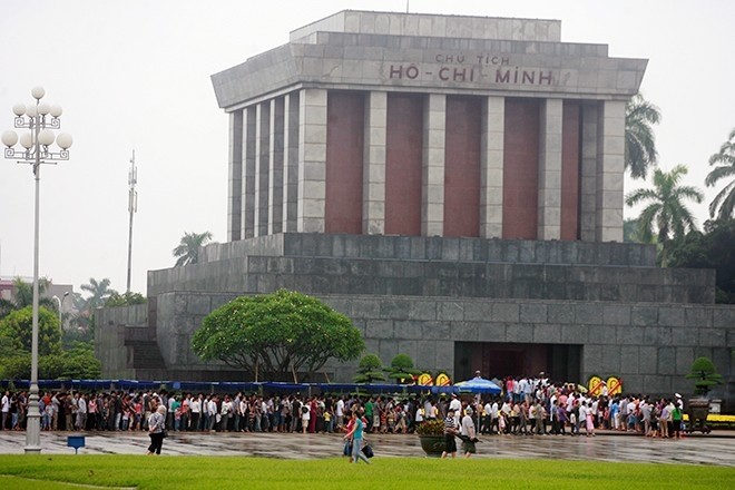 Hari Raya Tet merupakan kesempatan bagi warga Vietnam berkiblat ke asal usul - ảnh 1