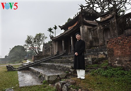 Dubes Pham Sanh Chau menyosialisasikan keindahan busana Ao Dai dalam hujan musim semi - ảnh 3