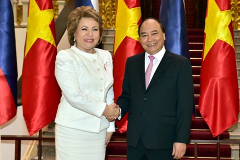 PM Vietnam, Nguyen Xuan Phuc menerima Ketua Dewan Federal Rusia - ảnh 1