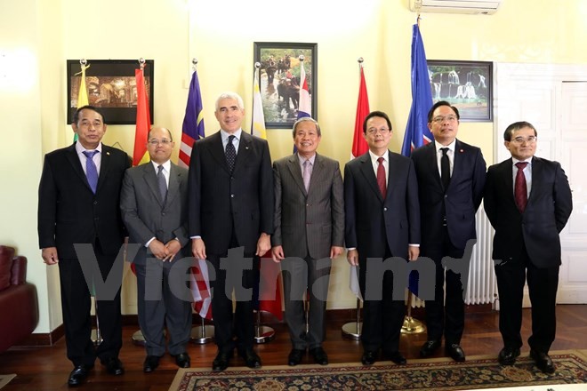 ASEAN memperkuat keterkaitan intern dan memperhebat kerjasama dengan para mitra - ảnh 1