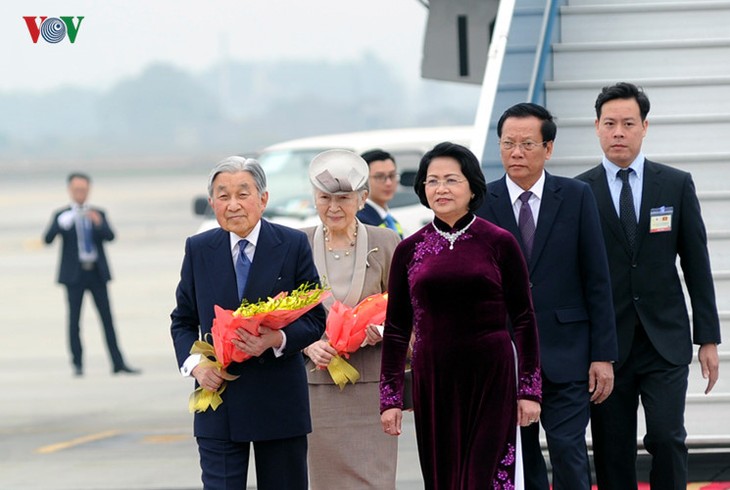 Kaisar dan Permaisuri Jepang melakukan kunjungan Kenegaraan di Vietnam - ảnh 1