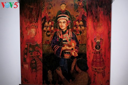 Lukisan tentang keyakinan memuja Tri Dewi Ibunda Vietnam ciptaan pelukis Tran Tuan Long - ảnh 12