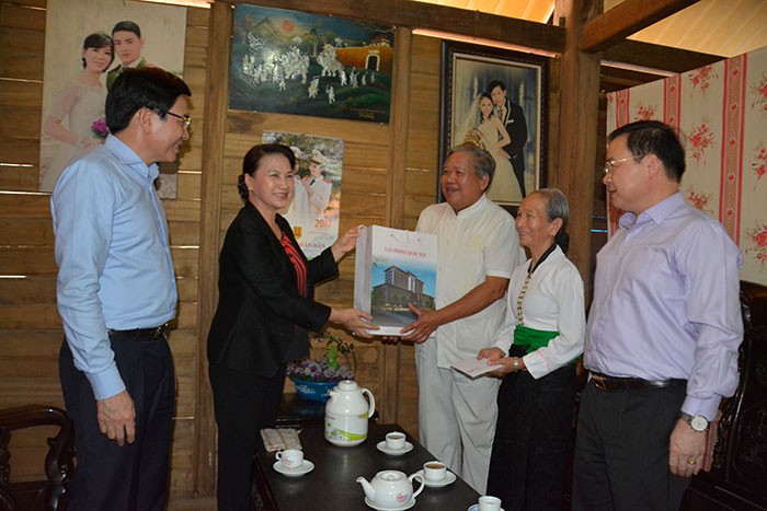 Ketua MN  Vietnam, Nguyen Thi Kim Ngan melakukan temu kerja di provinsi Dien Bien - ảnh 1