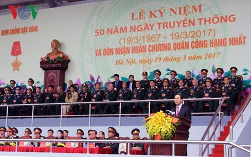 Presiden Vietnam, Tran Dai Quang menghadiri upacara peringatan ultah ke-50 Hari bebdirinya Pasukan  Khusus - ảnh 1