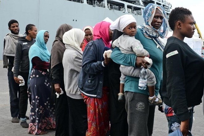 Italia mengesahkan langkah-langkah menangani secara cepat prosedur pengungsian - ảnh 1