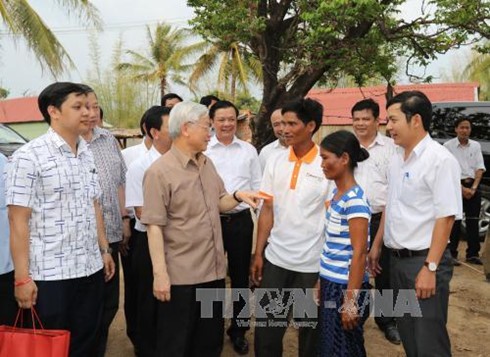 Sekjen KS PKV Nguyen Phu Trong mengadakan temu kerja di propinsi Gia Lai - ảnh 1