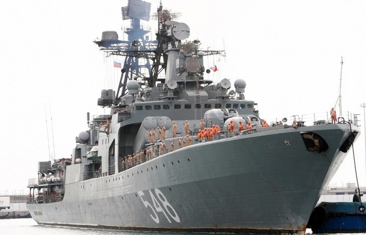 Kapal Angkatan Laut Rusia mengunjungi Pelabuhan Cam Ranh, Khanh Hoa - ảnh 1