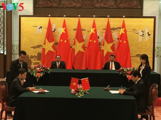  Presiden Tran Dai Quang melakukan pembicaraan dengan Sekjen, Presiden Tiongkok, Xi Jinping - ảnh 1