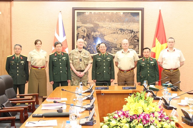 Vietnam dan Kerajaan Inggris memperkuat kerjasama di bidang menjaga perdamaian - ảnh 1