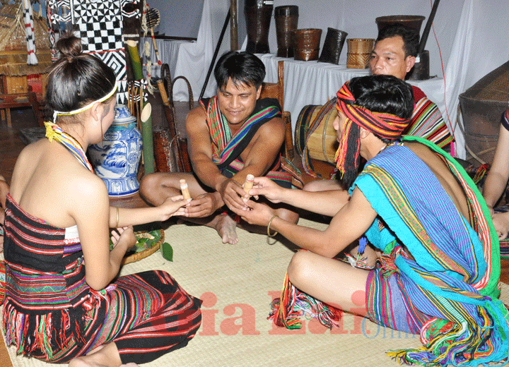 Lagu rakyat dan instrumen musik warga etnis minoritas Xo Dang-Warna nada yang khas di daerah hutan - ảnh 1