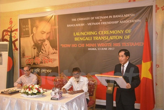  Peluncuran buku “Paman Ho menulis testamen” dengan bahasa Bengali di Bangladesh - ảnh 1