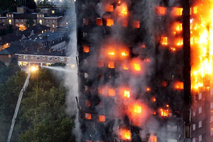  Kebakaran  apartemen di Inggeris: Media memberitakan puluhan orang masih hilang - ảnh 1