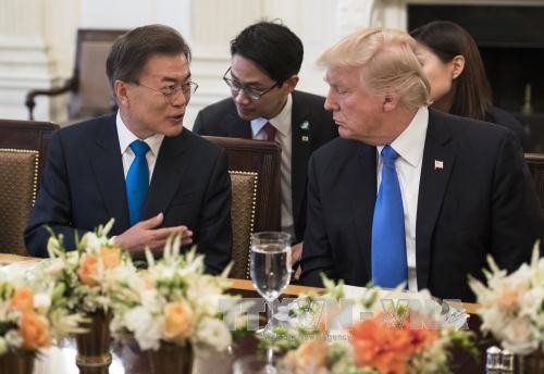 Presiden AS dan Republik Korea melakukan pembicaraan tentang masalah RDRK dan perdagangan - ảnh 1