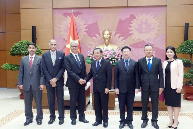  Wakil Ketua MN Vietnam, Do Ba Ty menerima Auditor Jenderal Negara India, Shri Shashi Kant Sharma - ảnh 1