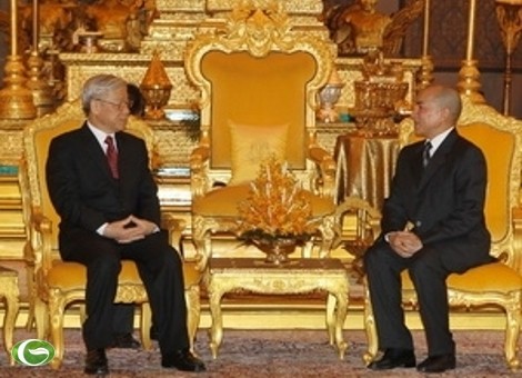 Sekjen Nguyen Phu Trong menemui para pemimpin Kerajaan Kamboja - ảnh 1
